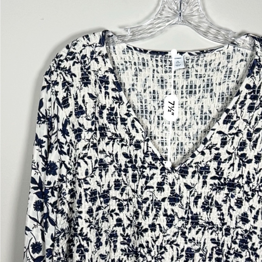 Old Navy 2X Plus Blue and White floral dress with shirred top and elastic cuffs - Picture 4 of 9